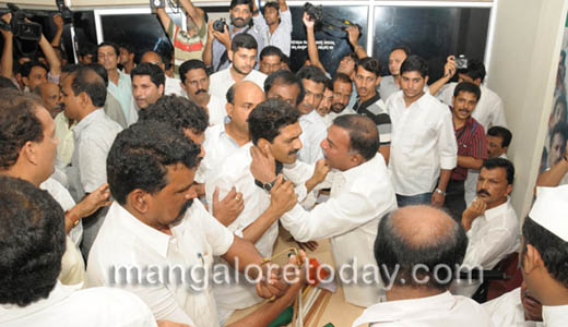 Congress Fight in Mangalore